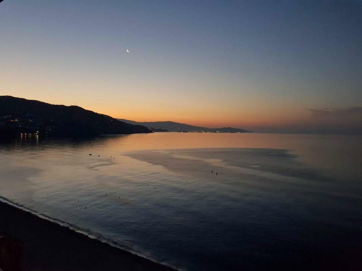 Ático en Almuñecar. Primera línea de playa con vistas espectaculares Exterior foto